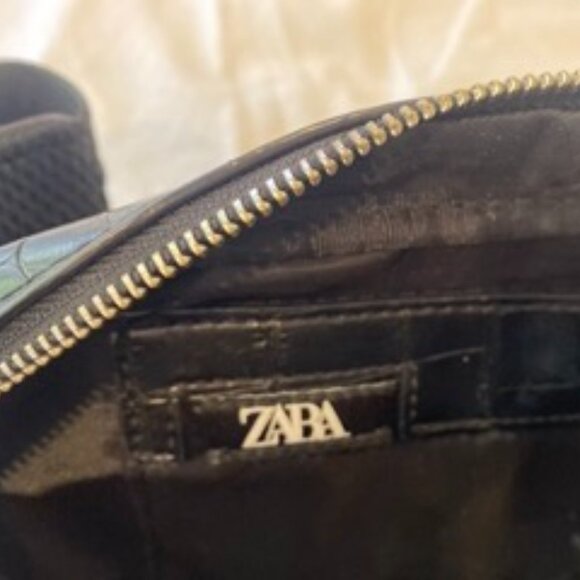 Croc Embossed Belt Bag - Picture 4 of 6